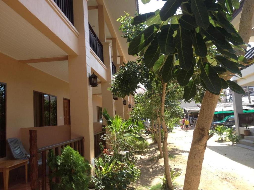 Bank Guest House Haad Rin Bagian luar foto