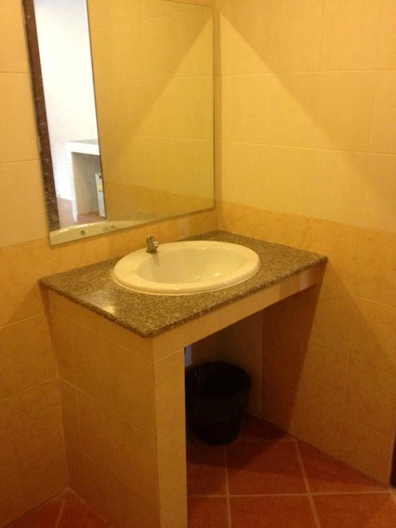 Bank Guest House Haad Rin Bagian luar foto