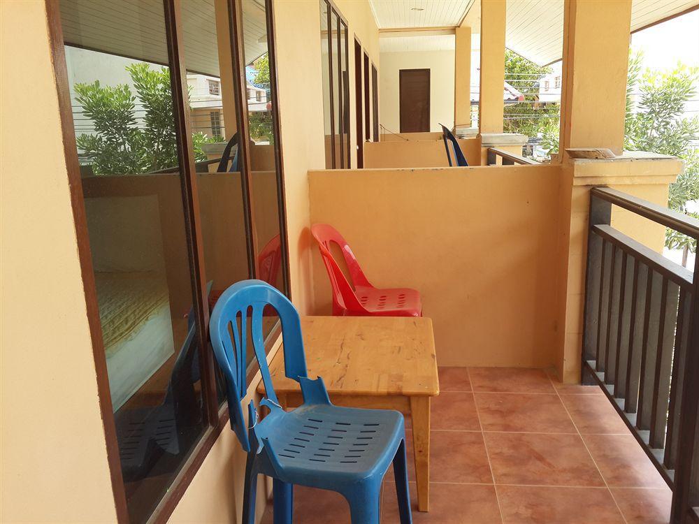 Bank Guest House Haad Rin Bagian luar foto