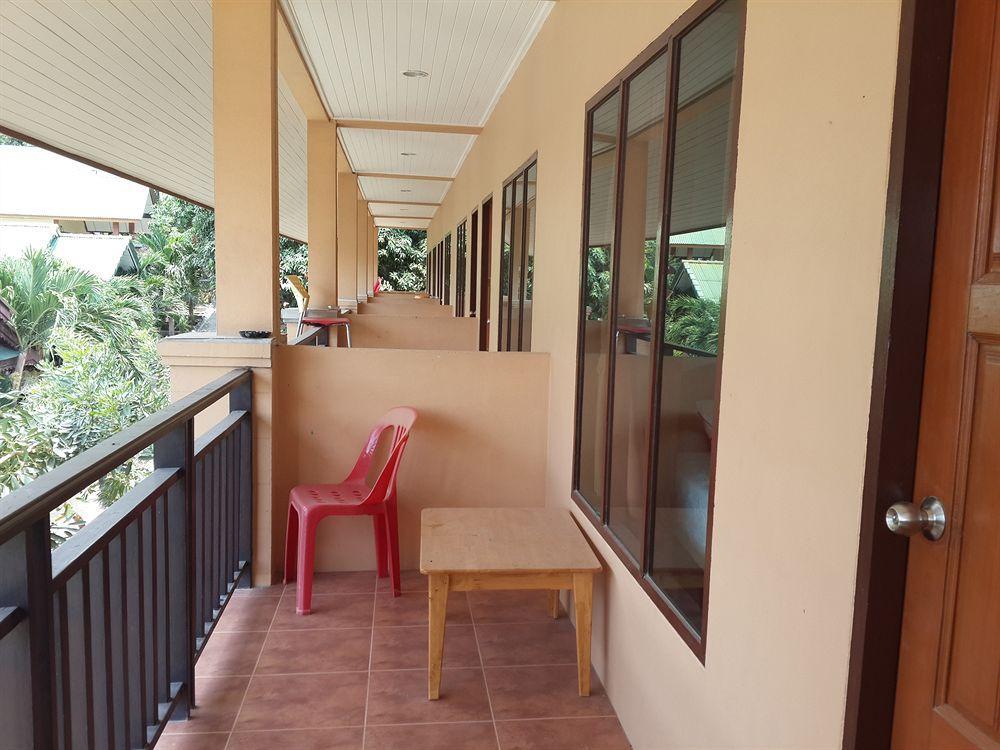Bank Guest House Haad Rin Bagian luar foto