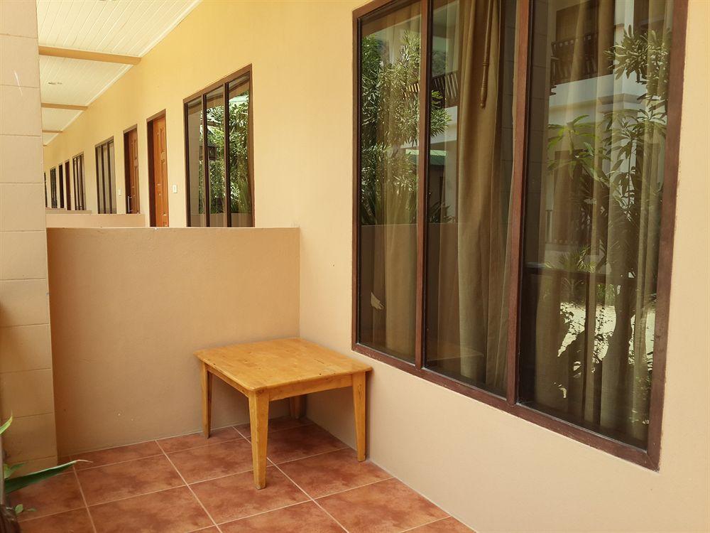 Bank Guest House Haad Rin Bagian luar foto