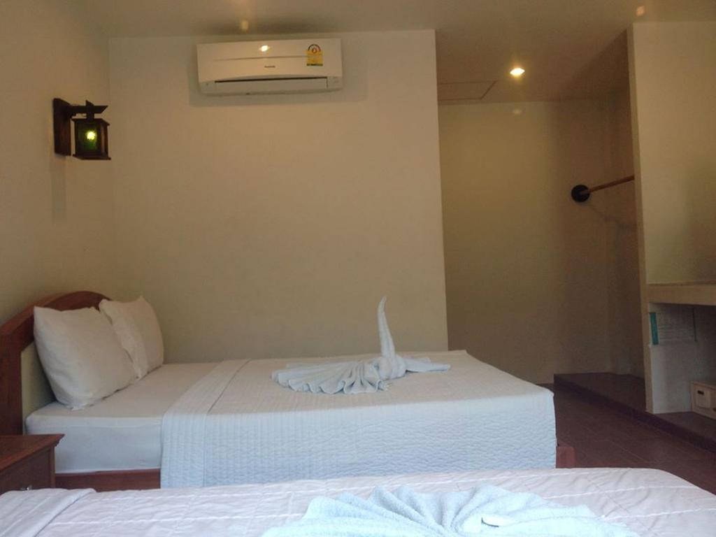 Bank Guest House Haad Rin Bagian luar foto